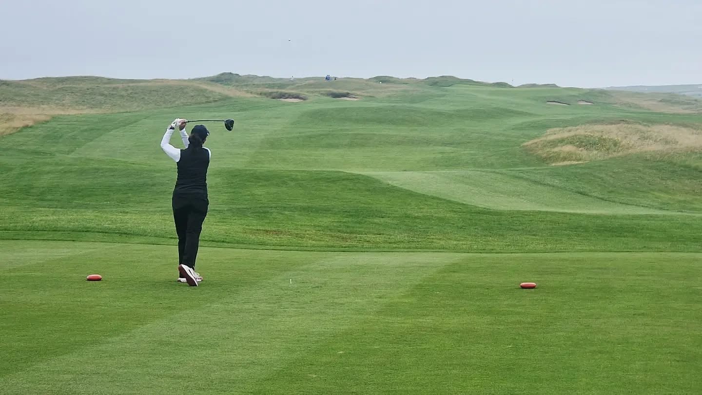 Teeing off on the links of Ireland's northwest coast